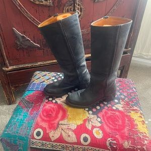 RARE FRYE CAMPUS STITCHING HORSE BOOT. (6.5) IN BLACK